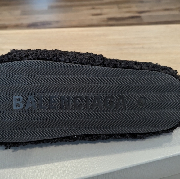 Mens Balenciaga Furry Logo Slides Sandals Black/White - Picture 6 of 7